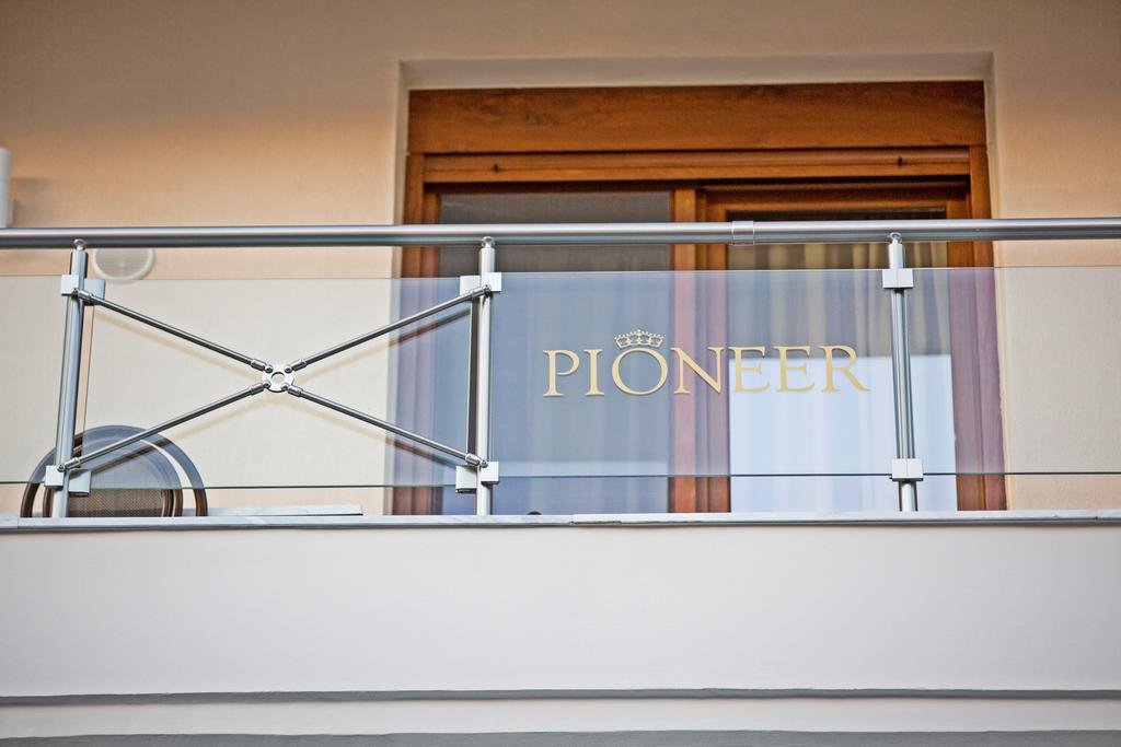 Pioneer Excelsior Rooms