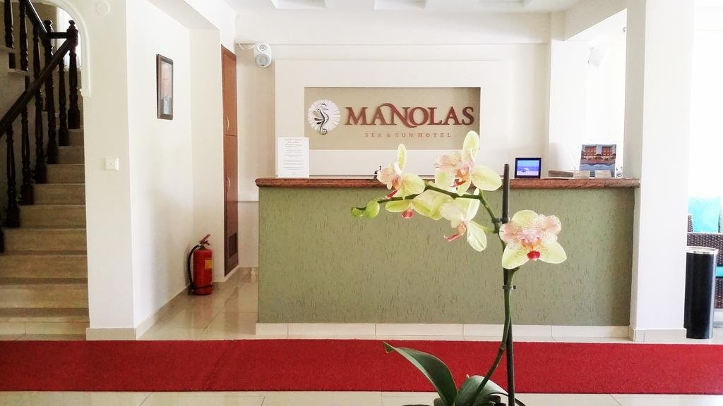Manolas Hotel Studio