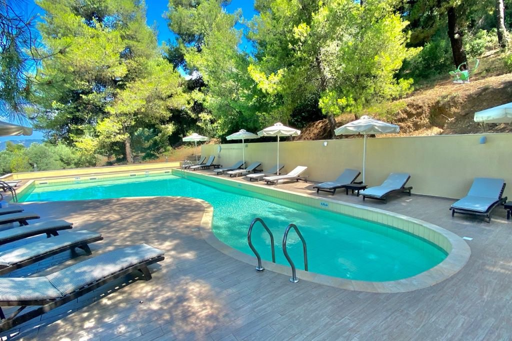 Greek Pride Cronwell Rahoni Hotel