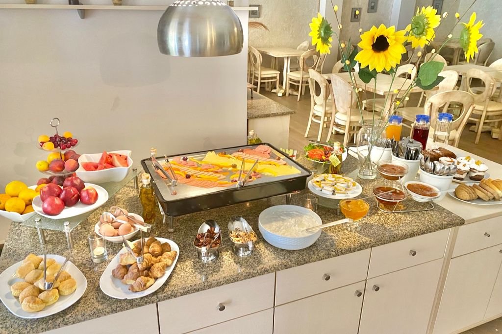 Greek Pride Cronwell Rahoni Hotel