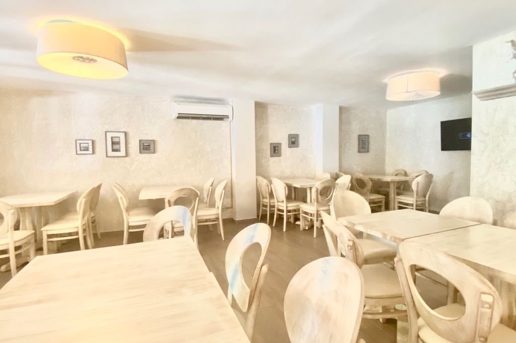 Greek Pride Cronwell Rahoni Hotel