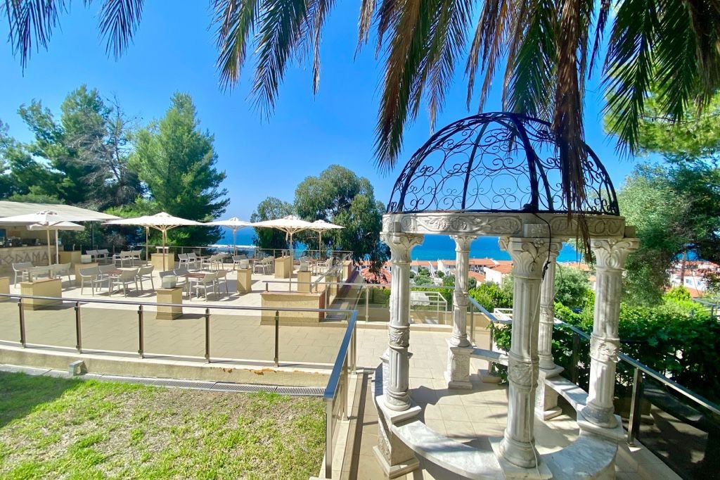 Greek Pride Cronwell Rahoni Hotel