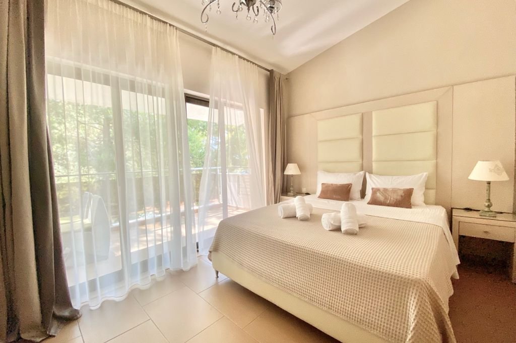 Greek Pride Cronwell Rahoni Hotel