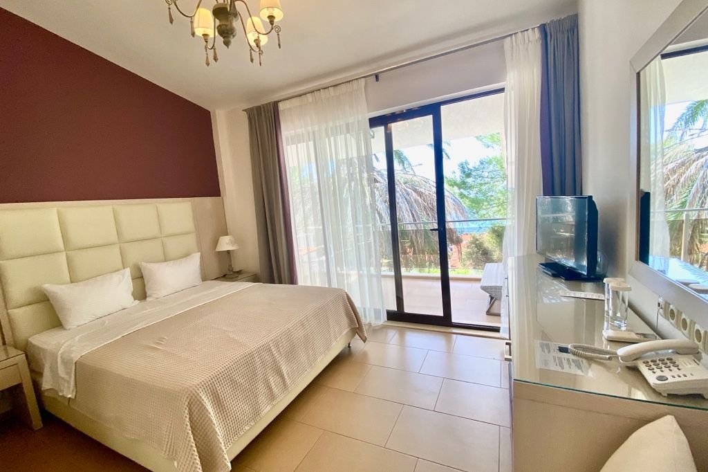 Greek Pride Cronwell Rahoni Hotel
