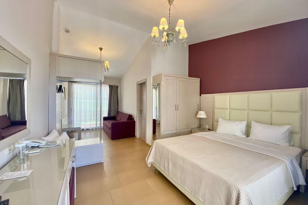 Greek Pride Cronwell Rahoni Hotel